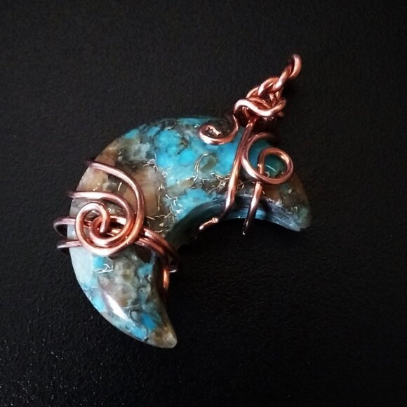 Desert Moon Alchemy: Wire-Wrapped Crescent Pendant in Turquoise, Agate & Quartz - Picture 5 of 9